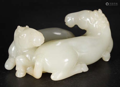 A HETIAN JADE HORSE ORNAMENT