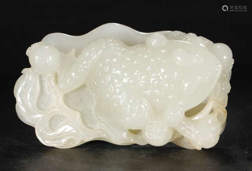 A HETIAN JADE CICADA PENDANT