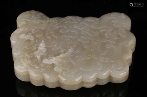 A HETIAN JADE BOX CARVED WITH DRAGON