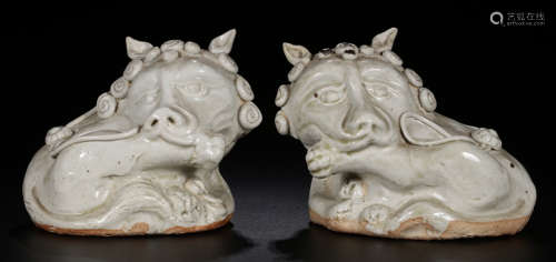 PAIR OF WHITE GLAZE PAPERWEIGHT SHAPED WITH LION
