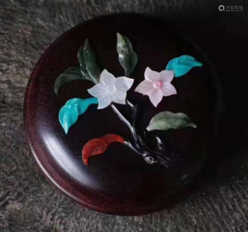 A XIAOYE ZITAN CARVED BOX EMBEDED WITH GEMS
