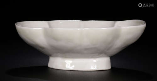 A DING YAO WHITE GLAZE BRUSH WASHER WITH PATTERN