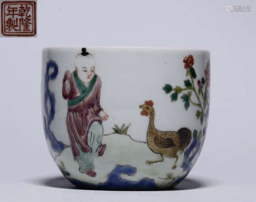 A FAMILLE ROSE GLAZE CUP WITH FIGURE PATTERN