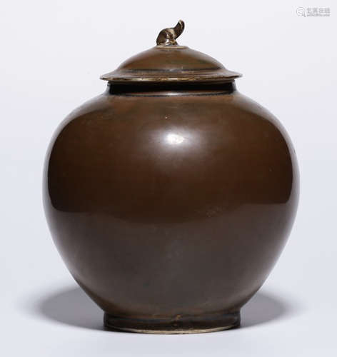 A BROWN GLAZE JAR WITH COVER