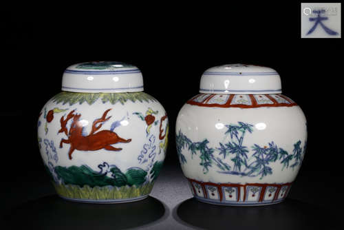 PAIR OF DOUCAI WHITE GLAZE JAR WITH FLOWER PATTERN