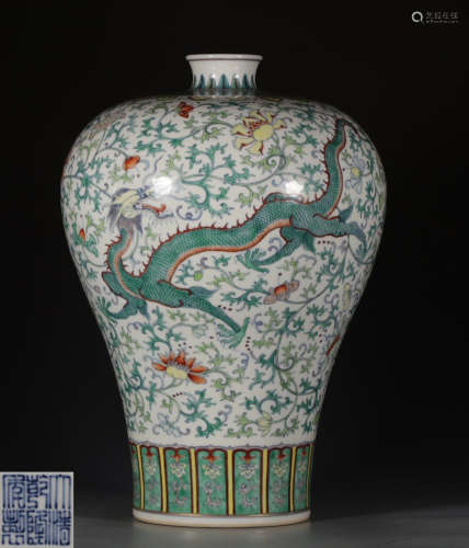 A DOUCAI GLAZE MEIPING VASE PAINTED WITH PHOENIX PATTERN