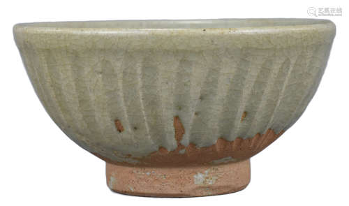 A CHINESE / SE ASIAN CELADON BOWL 14TH/15TH CENTURY