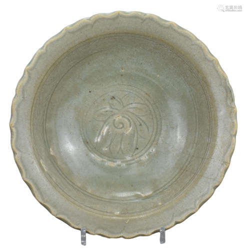 A Large Chinese / SE Asian 14th - 15th Century Celadon Dish