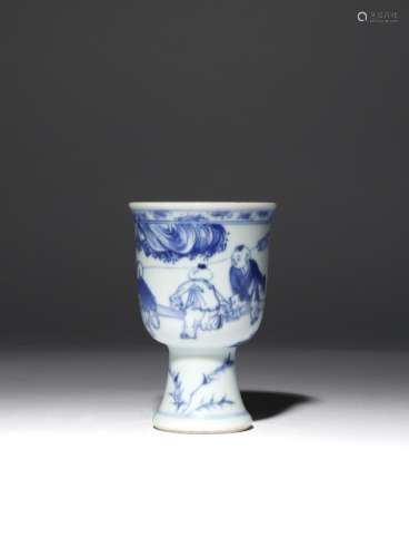 A SMALL CHINESE BLUE AND WHITE STEM CUP TRANSITIONAL C.1640 The deep U-shaped body raised on a