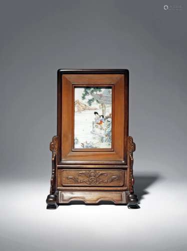 A CHINESE FAMILLE ROSE TABLE SCREEN REPUBLIC PERIOD Painted with a scene of two ladies gazing at