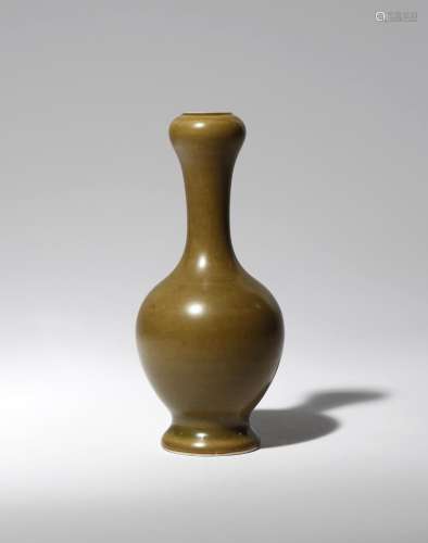 A SMALL CHINESE GARLIC-MOUTH VASE 18TH CENTURY The ovoid body raised on a short spread foot and