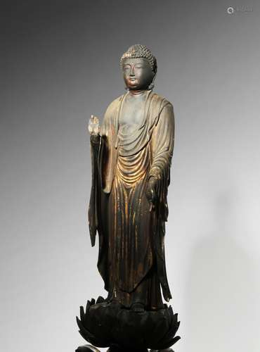 A JAPANESE LACQUERED WOOD FIGURE OF AMIDA NYORAI (AMIDA BUDDHA) MUROMACHI PERIOD OR LATER, 16TH