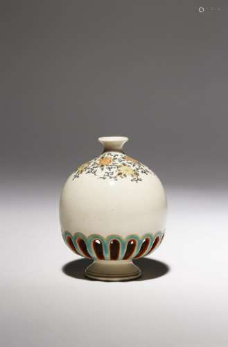 A SMALL JAPANESE SATSUMA VASE BY HODODA MEIJI PERIOD, 19TH CENTURY Of ovoid form and raised on a