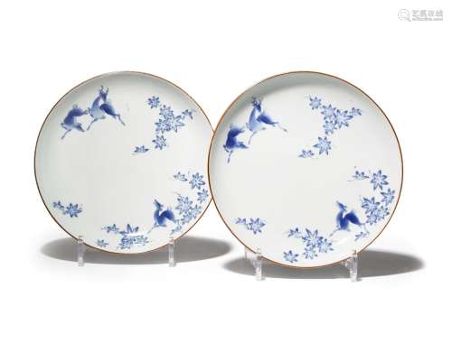 A PAIR OF JAPANESE ARITA BLUE AND WHITE DISHES EDO PERIOD, 18TH CENTURY Decorated in underglaze blue