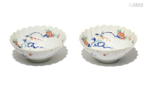 A PAIR OF JAPANESE KIKUGAWA KAKIEMON-STYLE BOWLS EDO PERIOD, 18TH OR 19TH CENTURY With deep fluted
