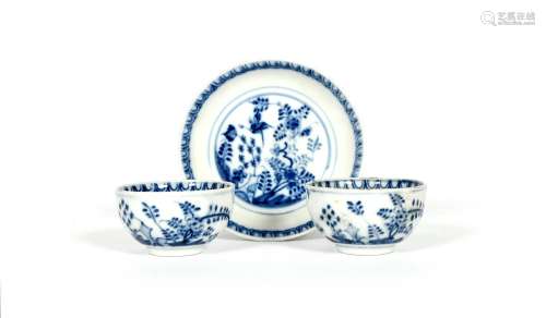 Two Meissen teabowls and a saucer, c.1730-40, painted in blue with the Fels und Vogel pattern of a