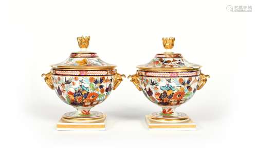 A pair of Barr, Flight & Barr (Worcester) sauce tureens and covers, c.1805-10, of rounded bowl