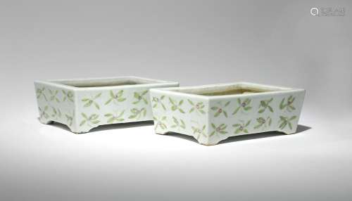 A PAIR OF CHINESE FAMILLE ROSE RECTANGULAR-SECTION JARDINIERES 20TH CENTURY Painted with many sprays