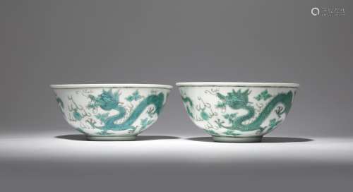 A NEAR PAIR OF CHINESE GREEN-ENAMELLED 'DRAGON' BOWLS 19TH CENTURY Each painted with two scaly