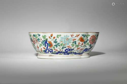 A CHINESE FAMILLE ROSE QUATRELOBED BOWL 19TH CENTURY Brightly decorated with peony, hydrangea,