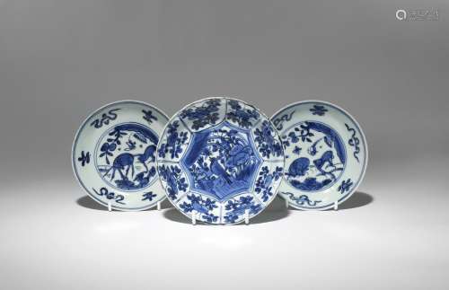 A PAIR OF CHINESE BLUE AND WHITE SAUCERS AND A KRAAK PORCELAIN SAUCER LATE MING DYNASTY Each of