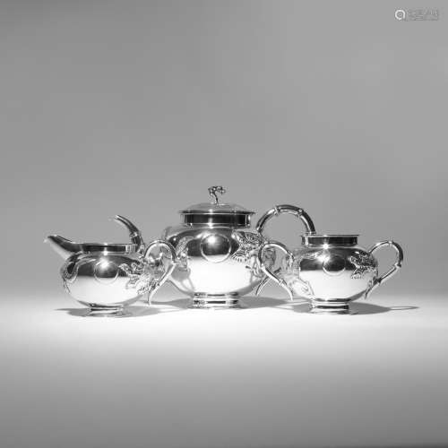 λ A CHINESE SILVER THREE-PIECE TEA SET 2ND HALF 19TH CENTURY Comprising: a teapot, a sugar bowl