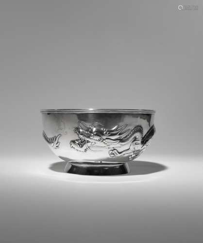 A CHINESE SILVER 'DRAGON' BOWL 2ND HALF 19TH CENTURY Decorated in repoussι with a dragon wrapping