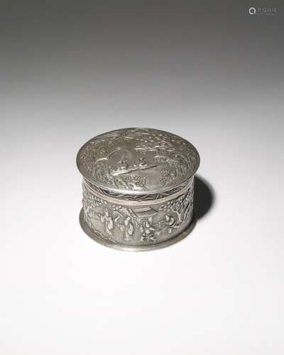 A CHINESE SILVER CIRCULAR BOX AND COVER 2ND HALF 19TH CENTURY The cover and box decorated with