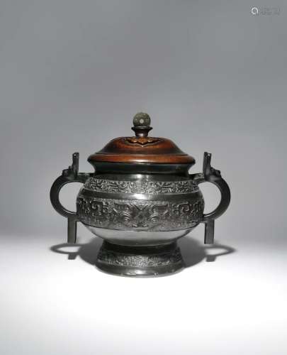 A LARGE CHINESE BRONZE ARCHAISTIC FOOD VESSEL, GUI MING/QING DYNASTY Cast with taotie masks and