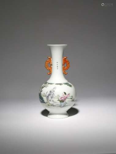 A CHINESE FAMILLE ROSE VASE REPUBLIC PERIOD Painted with the poet Tao Yuanming in a garden, his