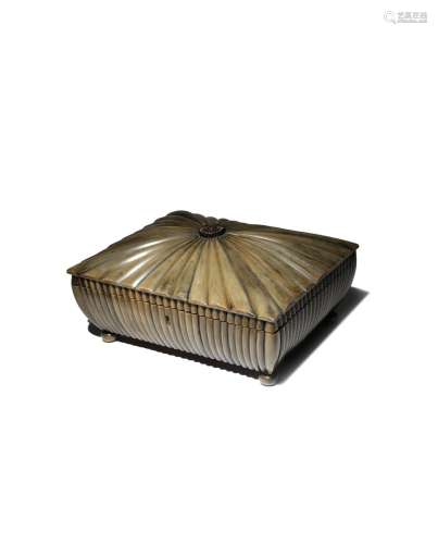 AN INDIAN HORN AND SANDALWOOD BOX 19TH CENTURY With a hinged cover, the interior containing a