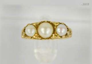 A 9ct gold and pearl ring, the Edwardian setting with three graduated pearls, size J, 4.5g.