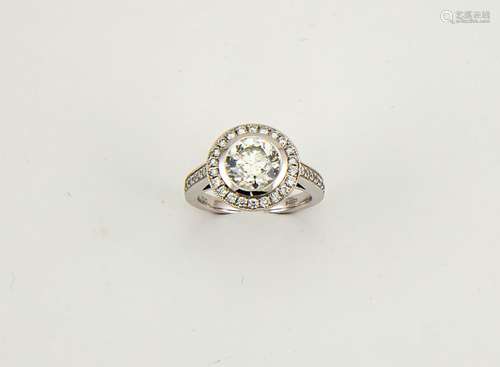 An 18ct white gold diamond ring, the central diamonds 2.01ct, HS12, diamonds to the shoulders and