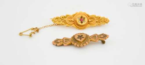 Two 9ct gold sweetheart brooches, one with safety chain, 3.2g.