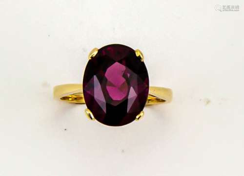 A 9ct yellow gold and oval almandine garnet solitaire cocktail ring, the garnet approx 5.50ct,