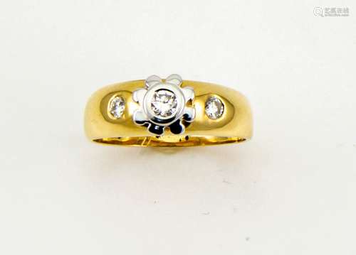 An 18ct yellow gold, and diamond set ring, approx 0.25ct diamond in total, size O, 4.6g.