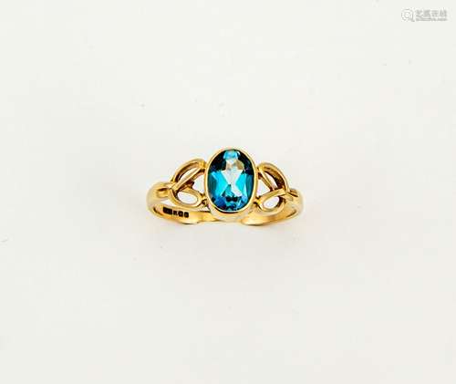 A 9ct gold and blue topaz ring, size O, 2.3g.