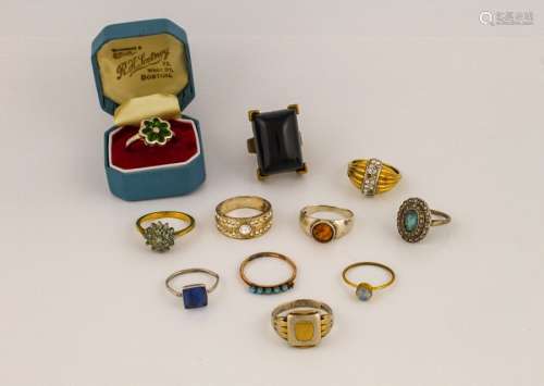 A group of silver and dress rings, include one set with amber.