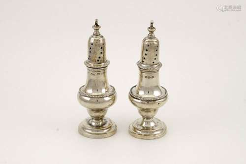 A silver salt & pepper, Chester 1898, 2.35toz.