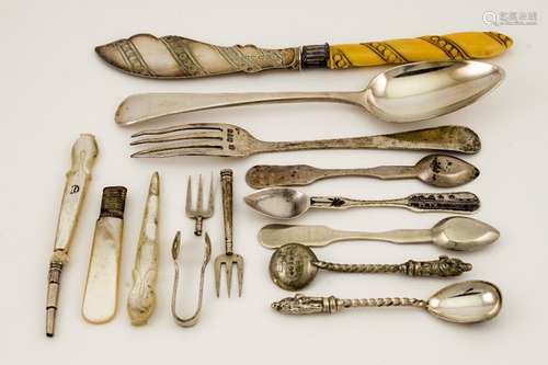 Three silver niello work spoons, a silver spoon and fork, Chester 1923, 2.77toz total.