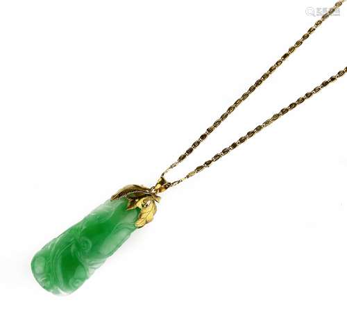 A carved jadeite pendant with chain, early 20th century