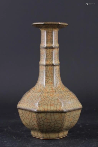 Chinese Song Porcelain geyao Vase