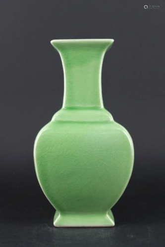 Chinese Qing Porcelain Green Glaze Vase