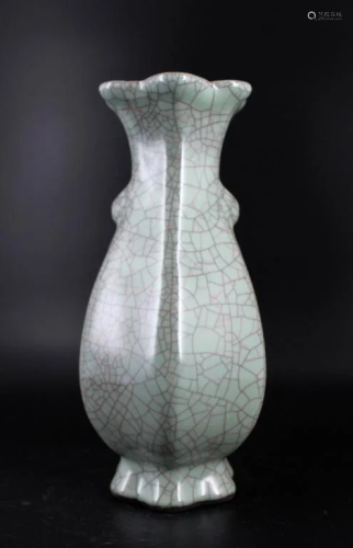 Song Porcelain Guanyao Crackle Vase