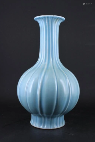 Large Chinese Qing Porcelain Waved Vase