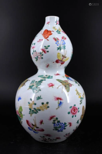 Qing Porcelain Famille Rose Gourd Vase
