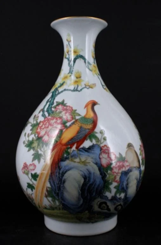 Large Chinese Qing Porcelain Enamel Vase