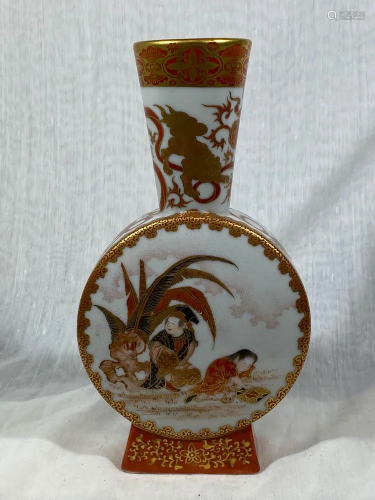 Japanese Kutani Porcelain Vase of Moonfla…