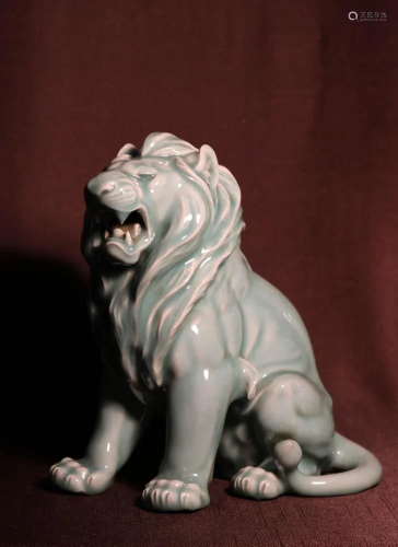 Japanese Celadon Porcelain Lion - Signed äº‘å ‚