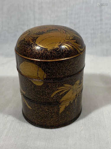 Japanese Lacquer Box with Concha DÃ©cor